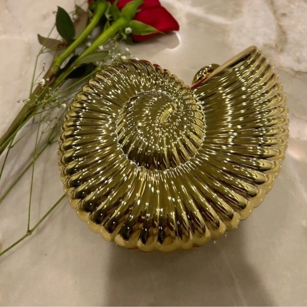 ✨✨GOLD SEASHELL Nautilus Spiral Clutch with Chain ✨✨New